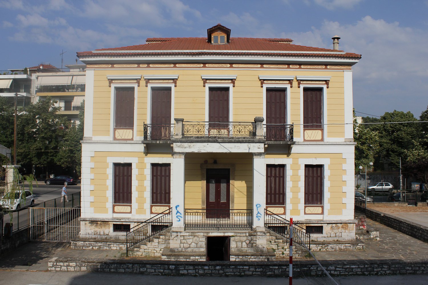 The former Commercial School